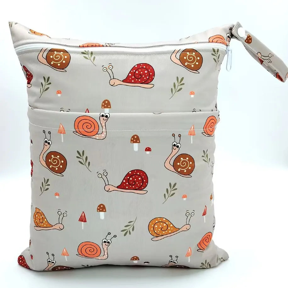 [Sigzagor] Reusable Wet Dry Bag – Waterproof Diaper Organizer with Dual Zippers & Animal Prints - Nestling Babies 